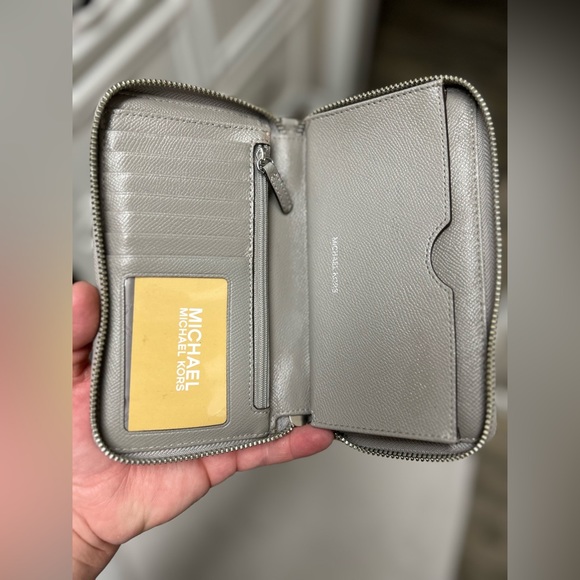 Grey Wallet - Picture 3 of 3